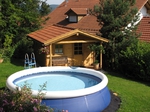 Pool und Gartenhaus