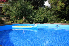 Pool mit Luftmatraze